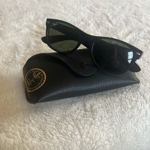 Black Ray-Ban sunglasses with case like new